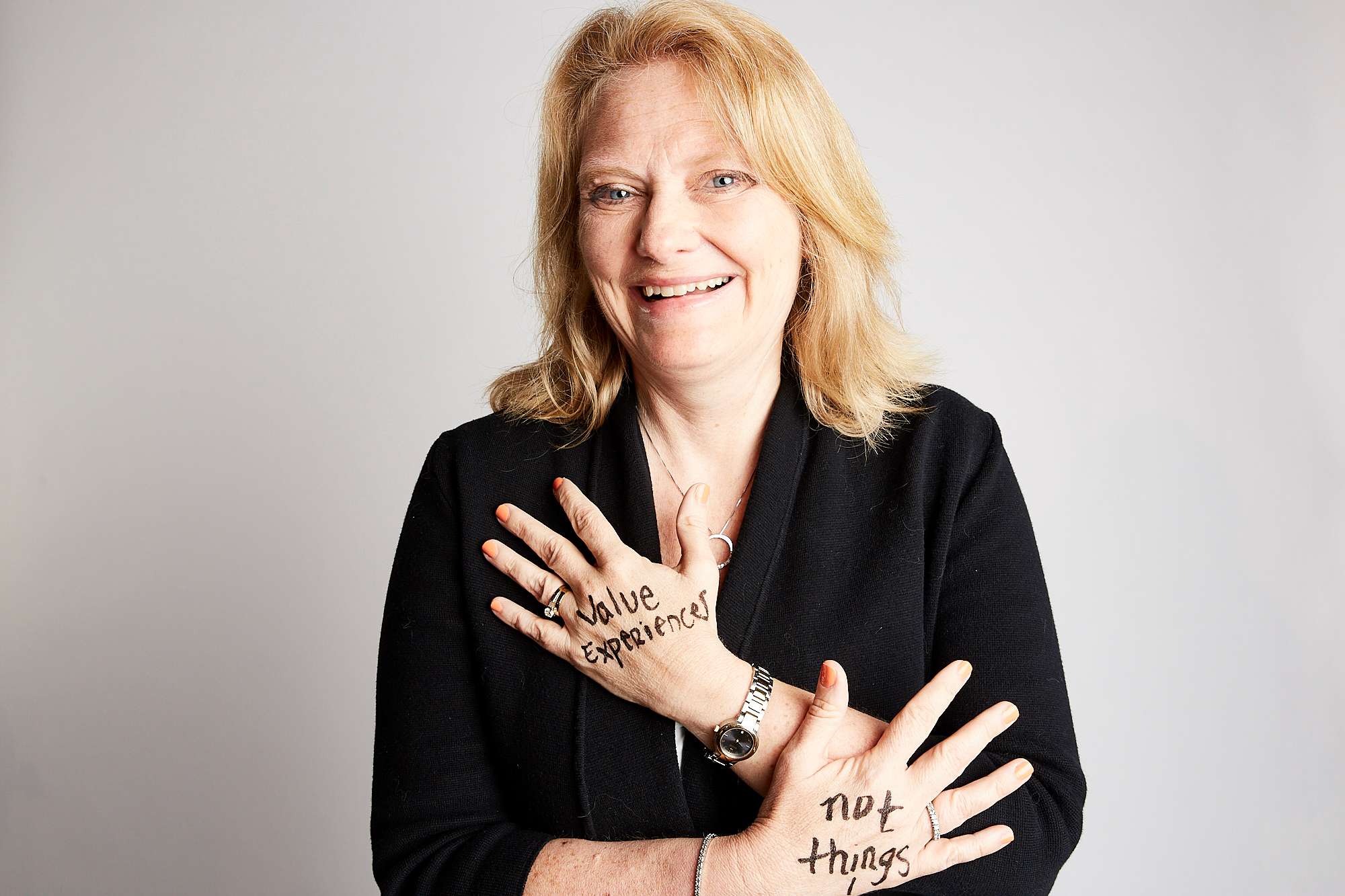 Anita Carlyle - Photo 1